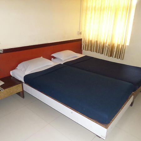 Hotel Sadanand Sāngli Buitenkant foto
