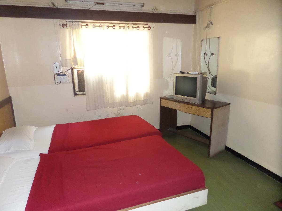 Hotel Sadanand Sāngli Buitenkant foto
