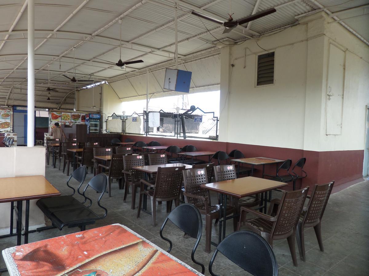 Hotel Sadanand Sāngli Buitenkant foto