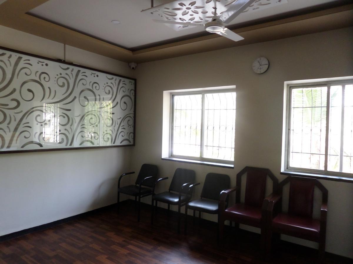 Hotel Sadanand Sāngli Buitenkant foto