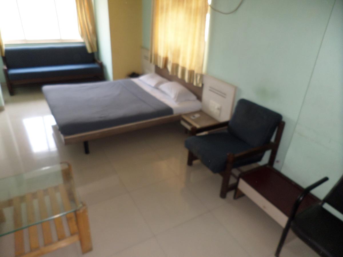 Hotel Sadanand Sāngli Buitenkant foto