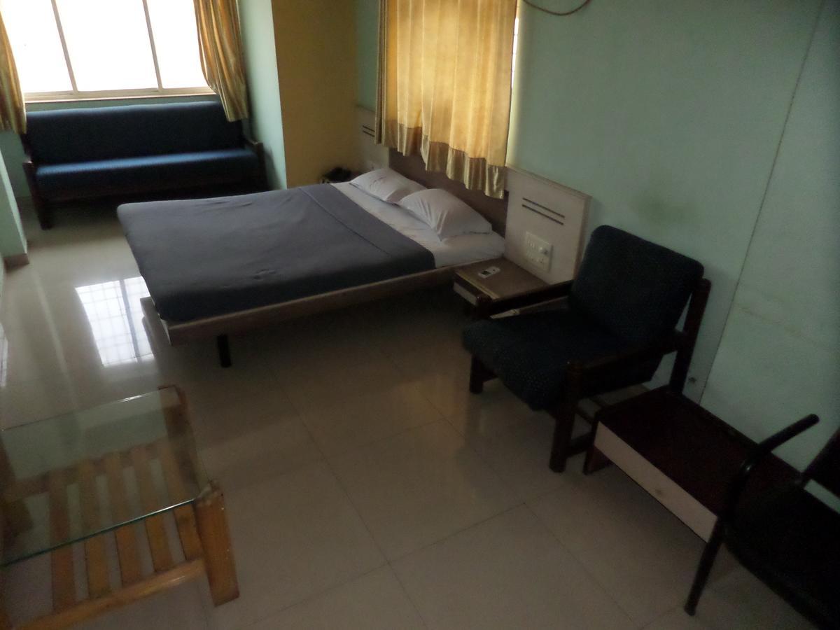 Hotel Sadanand Sāngli Buitenkant foto