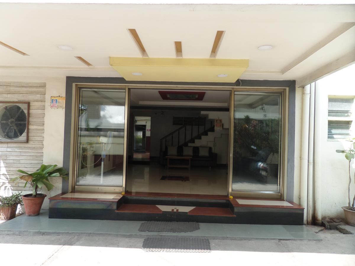 Hotel Sadanand Sāngli Buitenkant foto