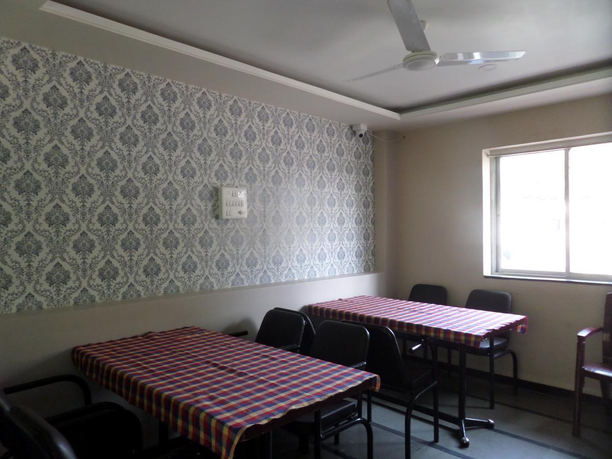 Hotel Sadanand Sāngli Buitenkant foto