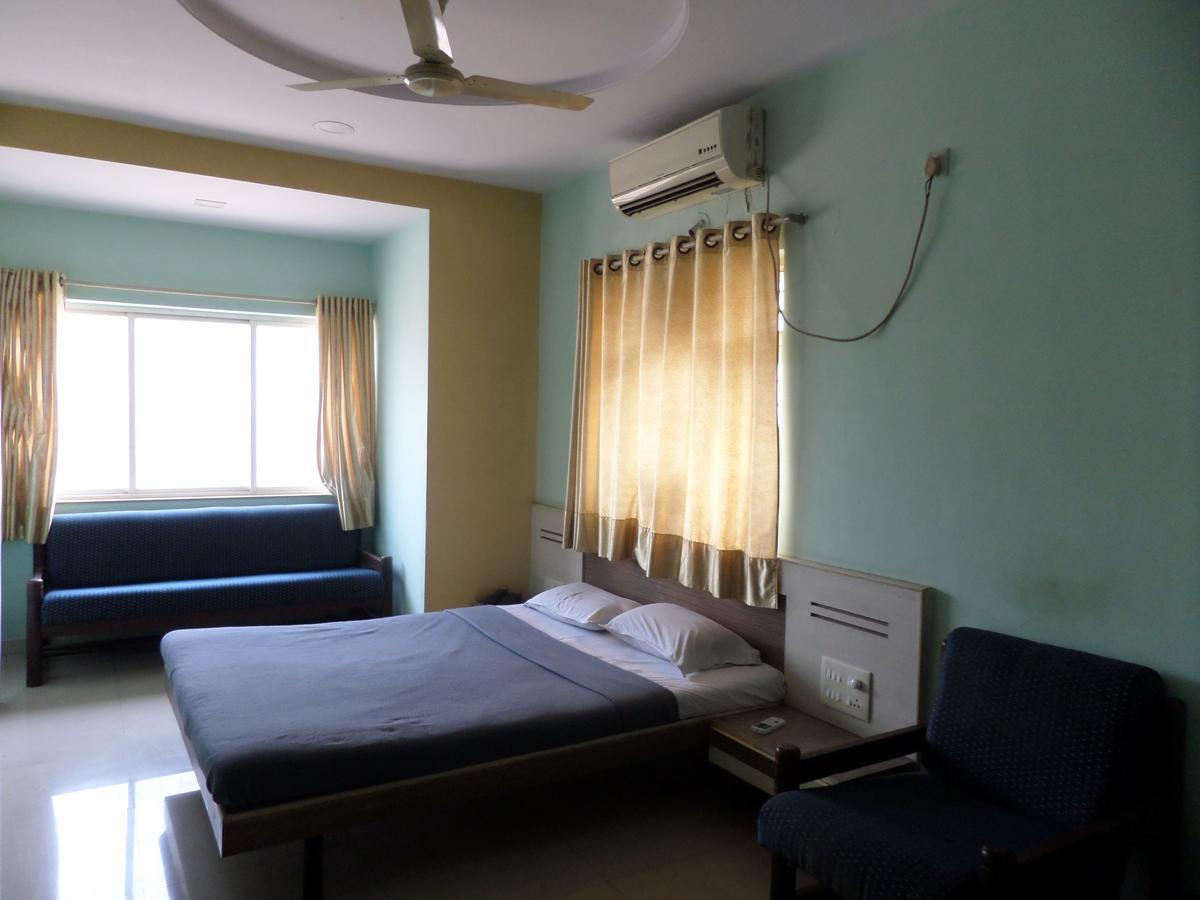 Hotel Sadanand Sāngli Buitenkant foto