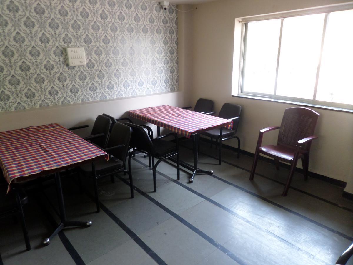 Hotel Sadanand Sāngli Buitenkant foto