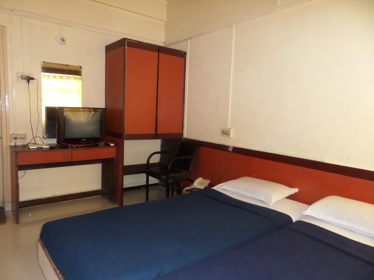 Hotel Sadanand Sāngli Buitenkant foto