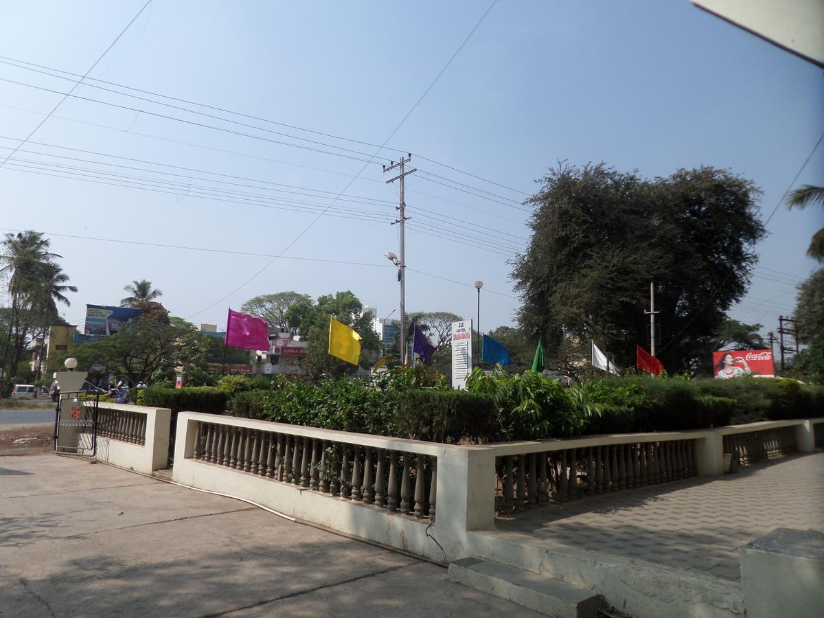 Hotel Sadanand Sāngli Buitenkant foto